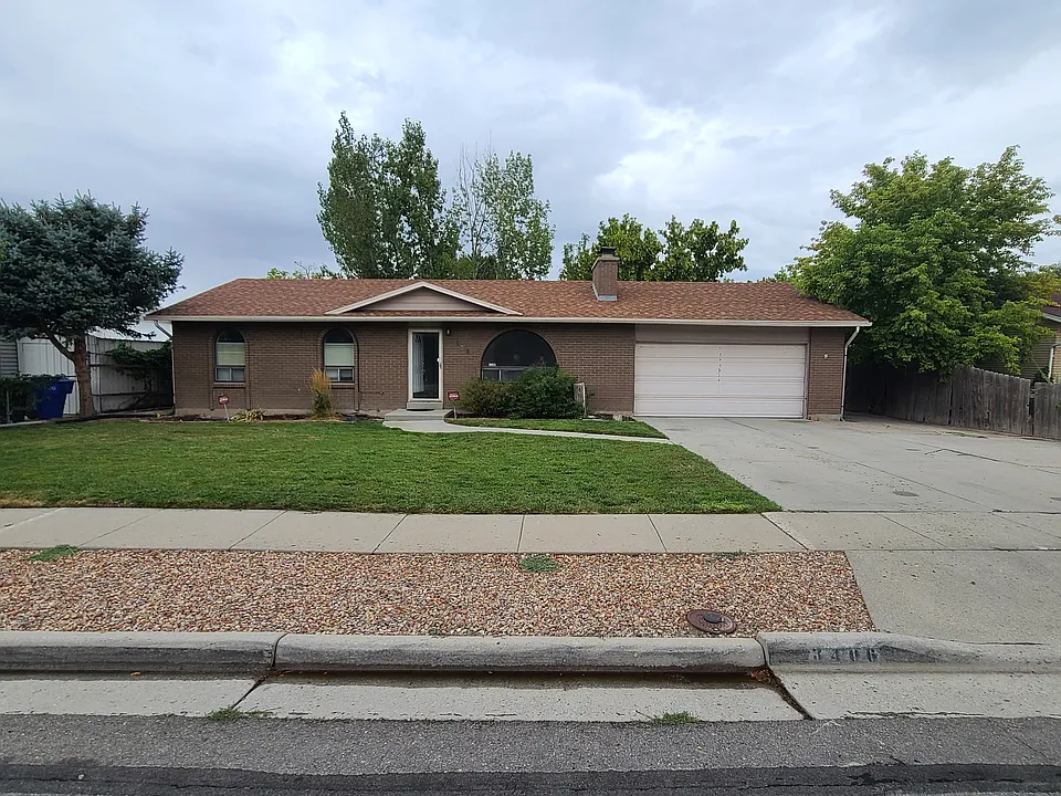 3406 W Royalwood Dr
