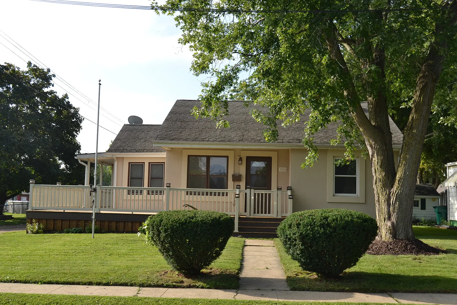 1214 E Jefferson St photo 1