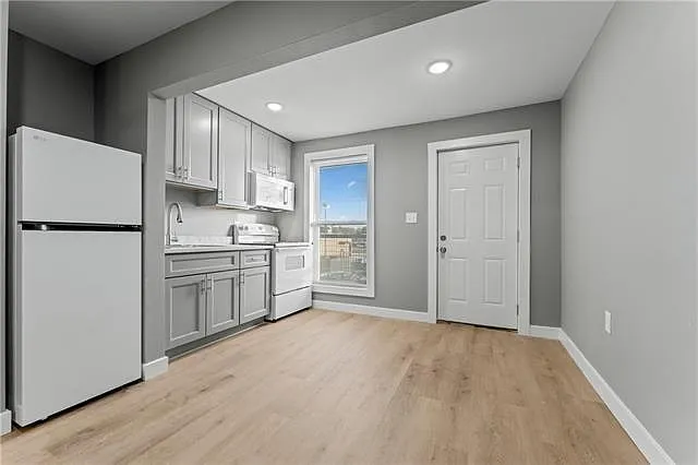 1 bed, 1.0 bath, 350 sqft, $625 — Photo 2