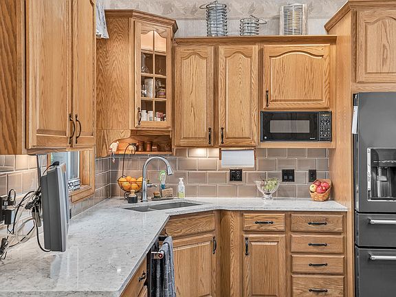 5th image of 4940 Country Ln