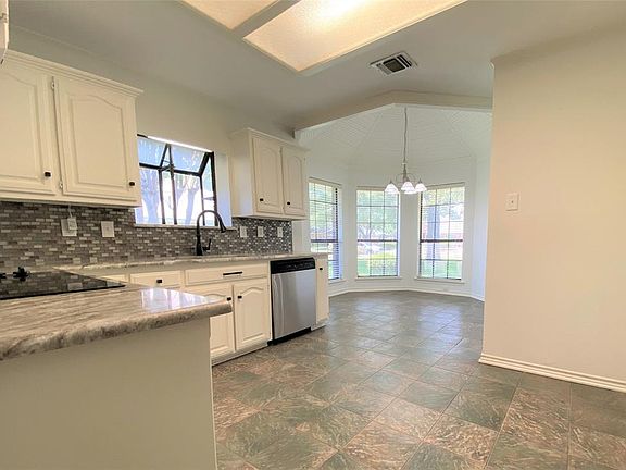 5th image of 2506 Radcliffe Dr