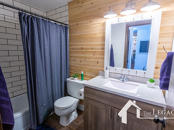 4th image of 4400 S Poplar St #204-1