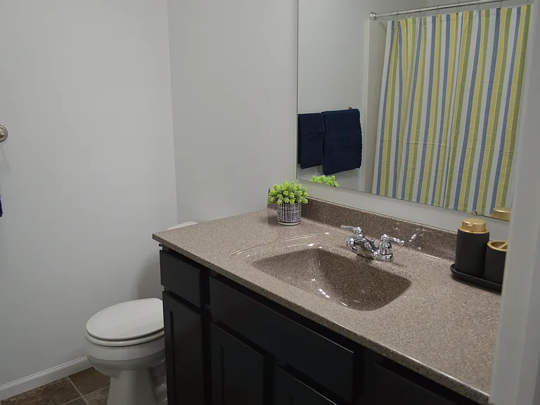 Guest bath(2nd floor)