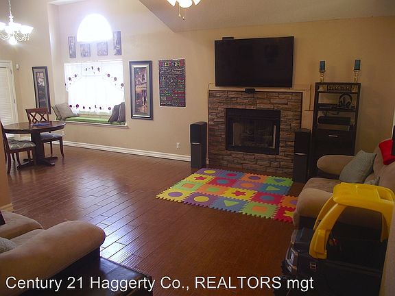3rd image of 1308 Desert Jewel Dr