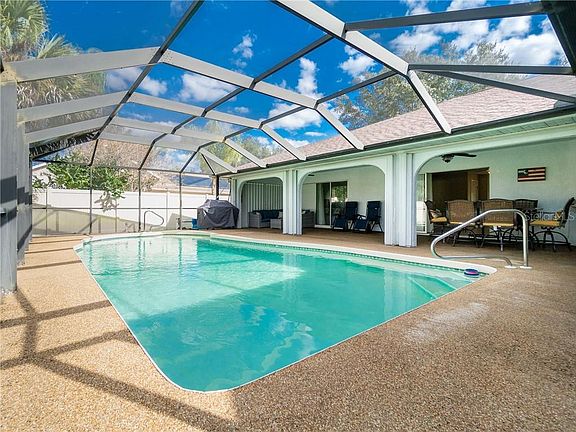 3rd image of 932 Tropical Cir