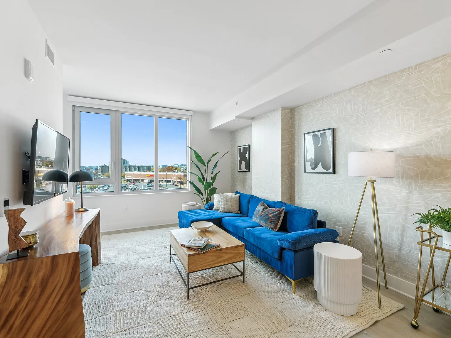Link Apartments H Street — Photo 4
