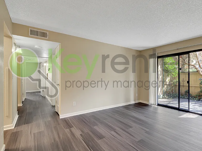 600 Del Verde Cir #7 — Photo 5