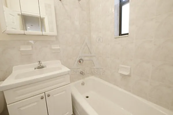 Rented by Peter Ashe | media 7