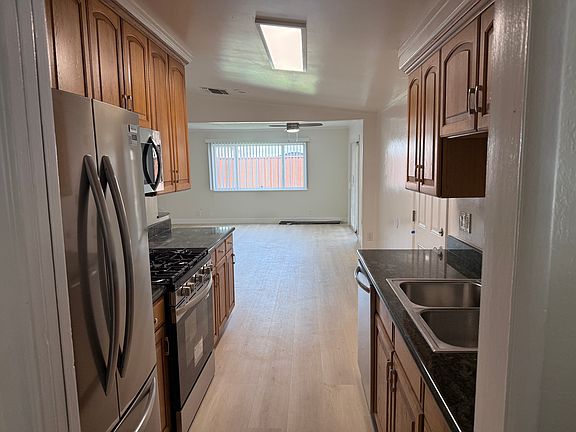 Bright kitchen all new appliances