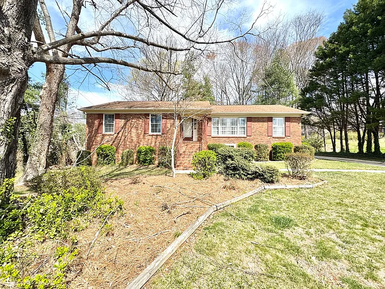 6104 Buckhorn Rd — Photo 2