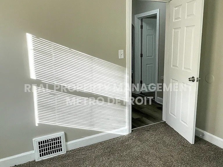 16210 Ferguson St — Photo 10