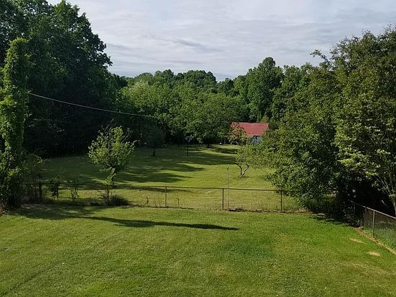 3rd image of 934 Stonewall Ct