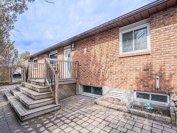 3rd image of 3318 Dunrobin Rd
