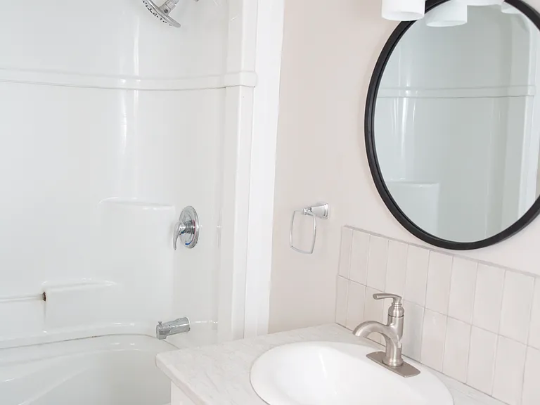 53 Manitoba St #MAIN — Photo 10