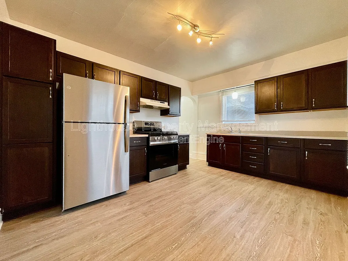 Building Photo - 600 Lafayette Ave SE #2