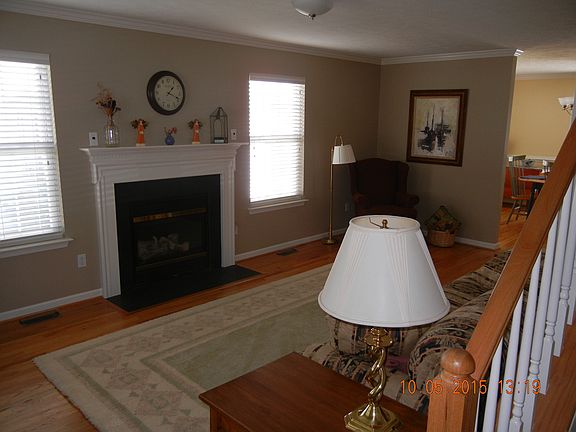 Living Room w/ Gas Fireplace