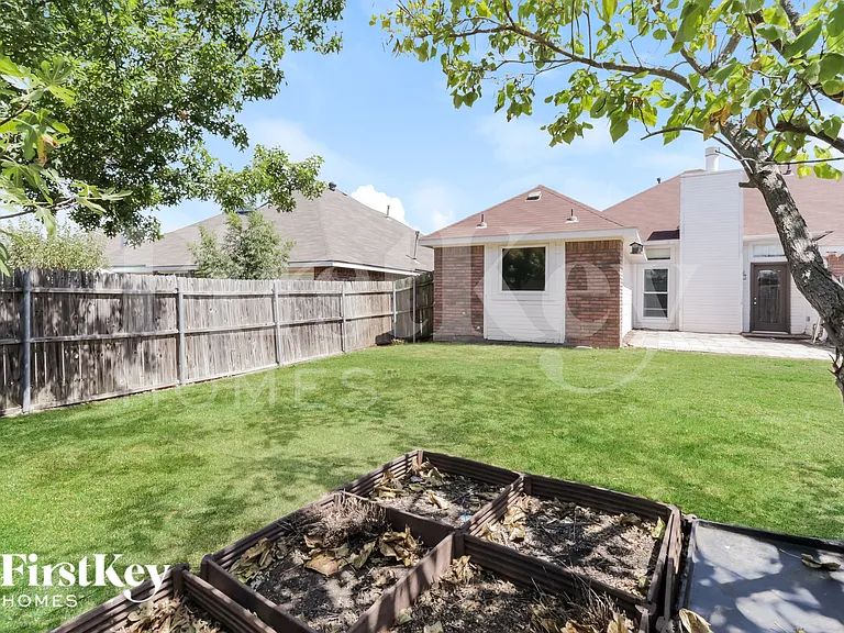 1027 Sea Shell Dr — Photo 15