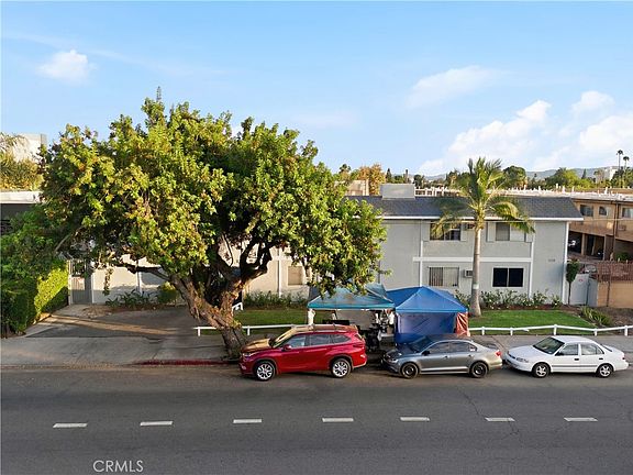 2nd image of 14542 Saticoy St