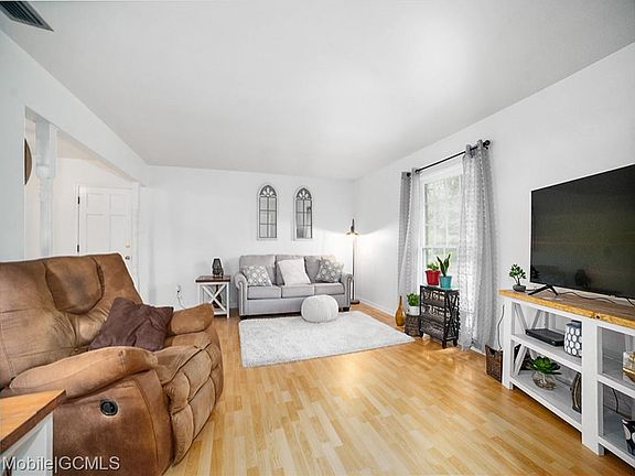 5th image of 4358 Knob Hill Dr