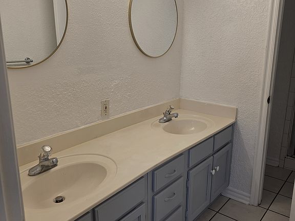 3rd image of 637 Sinclair Dr