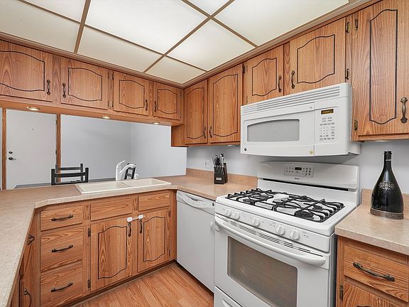 3rd image of 13248 W Circle Drive Pkwy APT 410