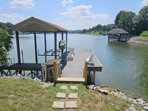 6136 Horseshoe Bend Rd, Goodview, VA 24095