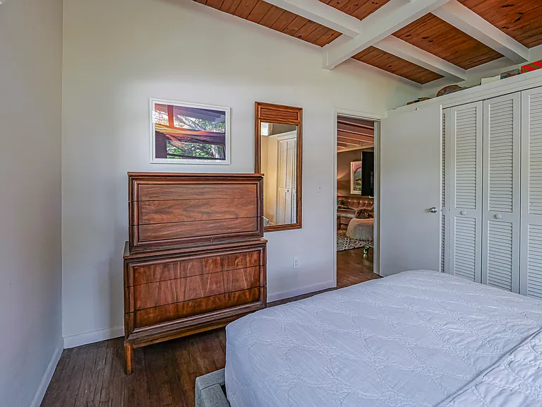 1881 E Barefoot Pl — Photo 1