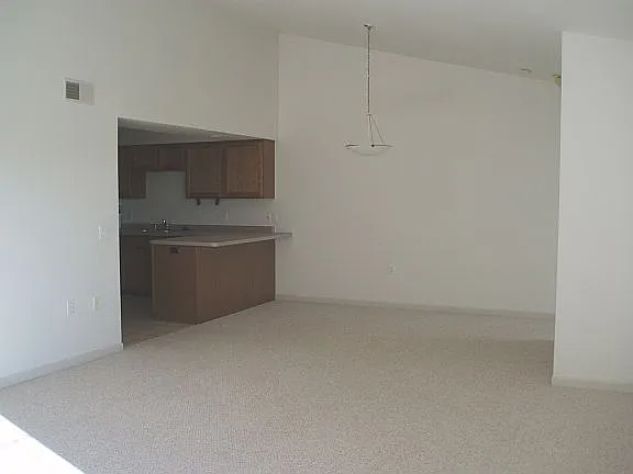 2 bed, 1300 sqft, $1,025 — Photo 4