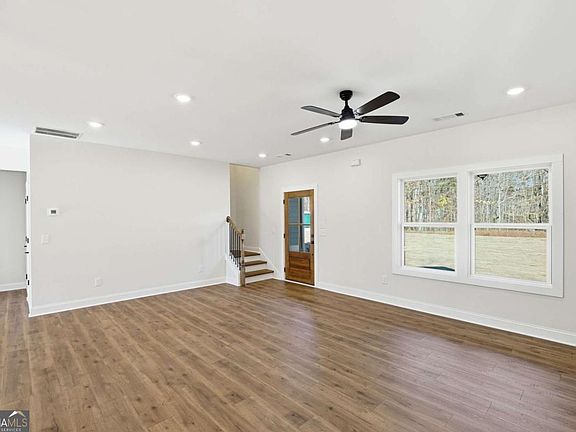 3rd image of 96 Bethal Rd