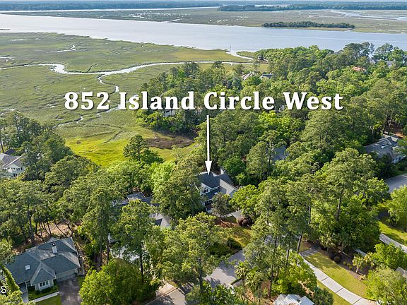 2nd image of 852 Island Circle W