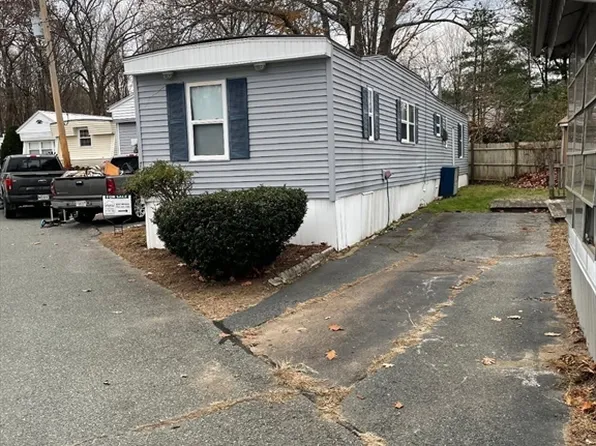 252 Newbury St Trailer 71, Peabody, MA 01960