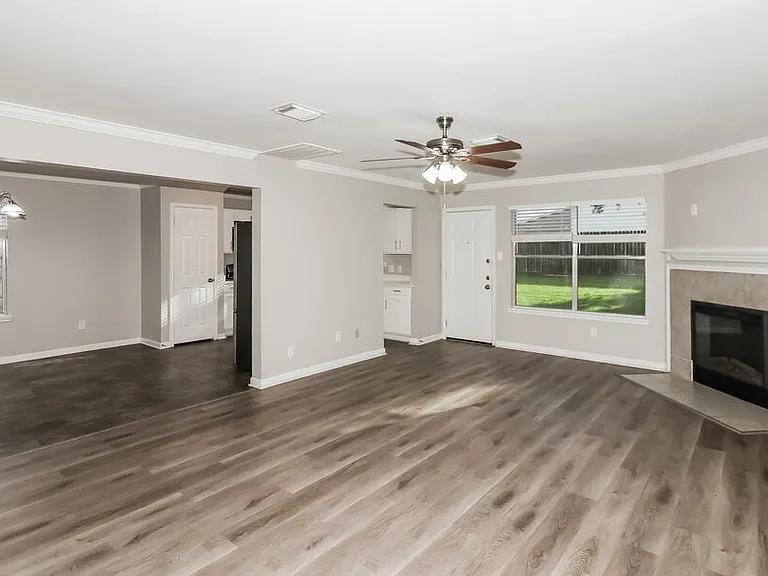 3615 Rolling Springs Ln — Photo 4