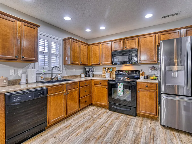 4880 Imperial Dr — Photo 14