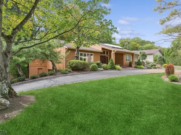 40 Hemlock Rd, Livingston Twp., NJ 07039