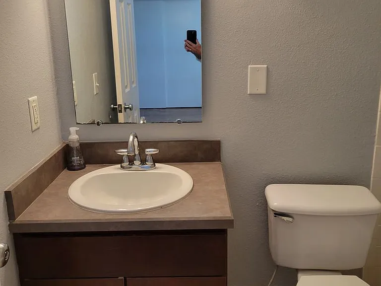 1521 Catherine St #16 — Photo 2