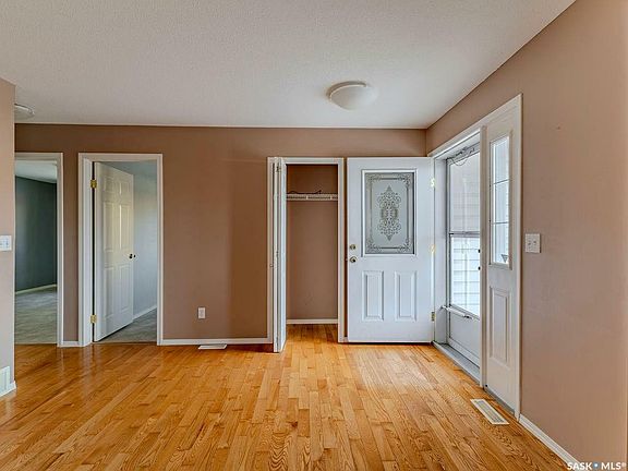 4th image of 425 Keevil Cres #102C