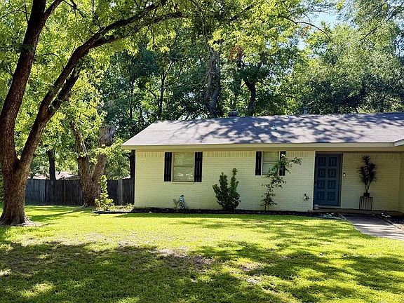 2nd image of 104 S Park Dr