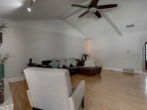 321 Ferenz Ave-6.jpg