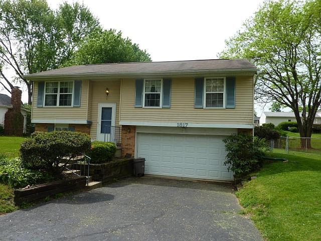1st image of 1817 Lakeview Dr