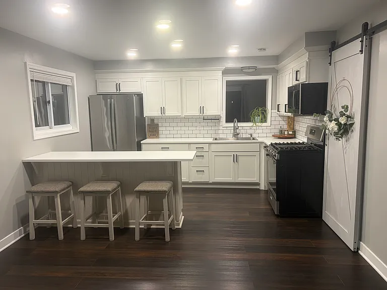 4801 Rioview Dr — Photo 2