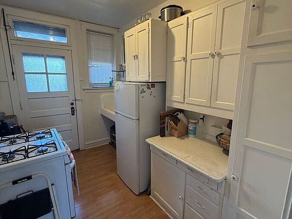 2nd image of 1112 Curtiss St APT B2