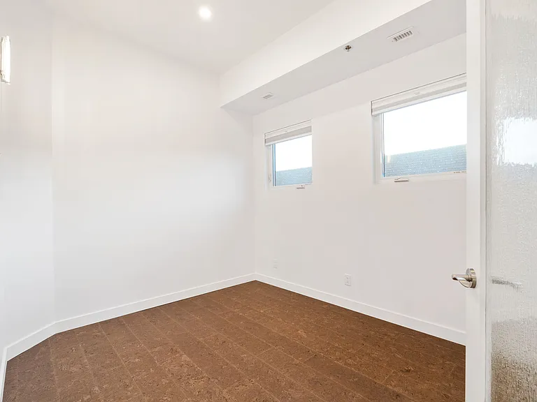 260 Wellington Cres #11 — Photo 25