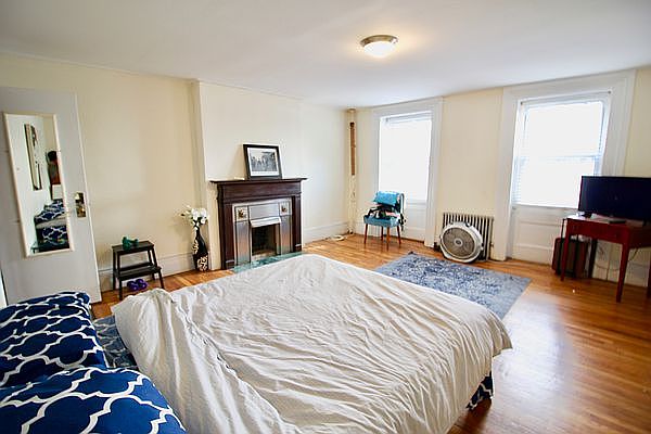 1st image of 400 Wythe Ave #1