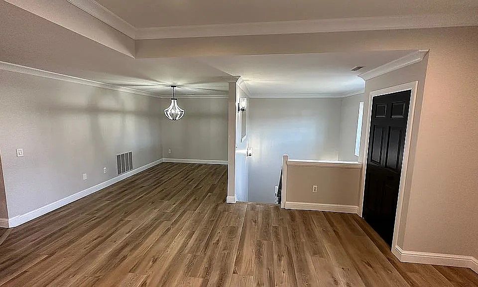 1st image of 5495 Pine Aires Dr #100