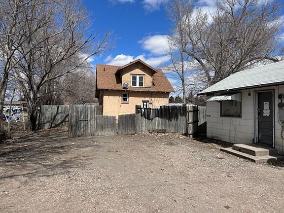 5th image of 402 E 11th St