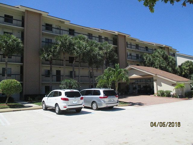 2nd image of 801 Seafarer Cir APT 102