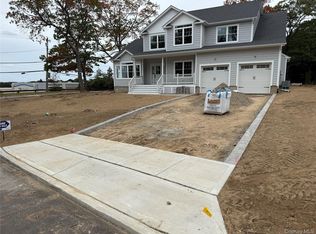 1 Lotto Ct, Lake Grove, NY 11755
