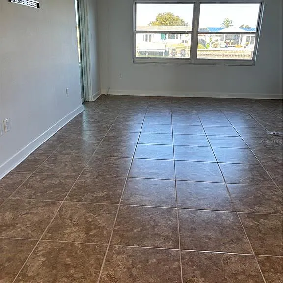 4725 Cove Cir #104 — Photo 14