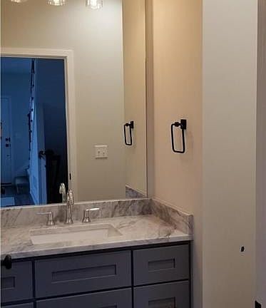 5th image of 7027 W 162nd Ter