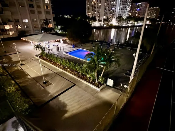 2750 NE 183rd St APT 906, Aventura, FL 33160